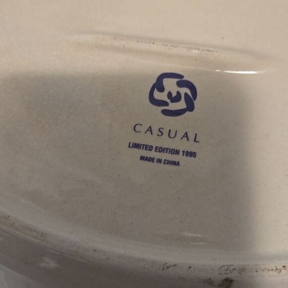 Floral Decorative Box with Gold Trim Vintage - Picture 8 of 13